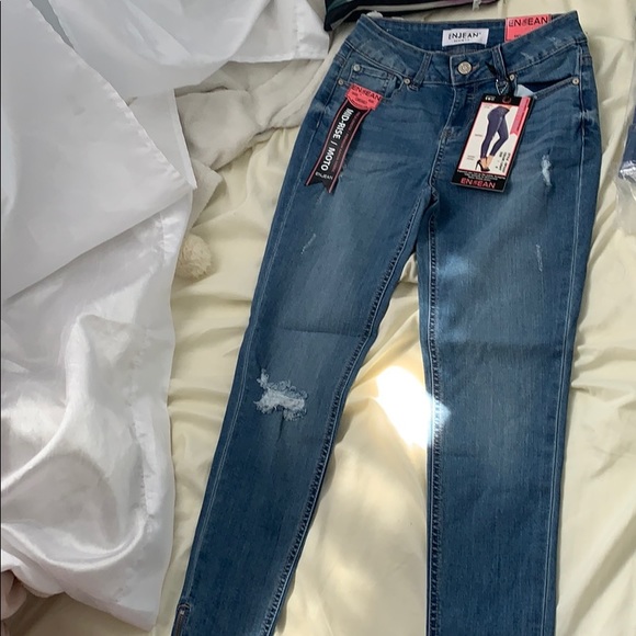 Mid Rise Ankle Jeans - Picture 2 of 6